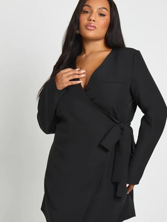 boohoo Dames Plus-size getailleerde wikkeljurk met zijstrik Zwart