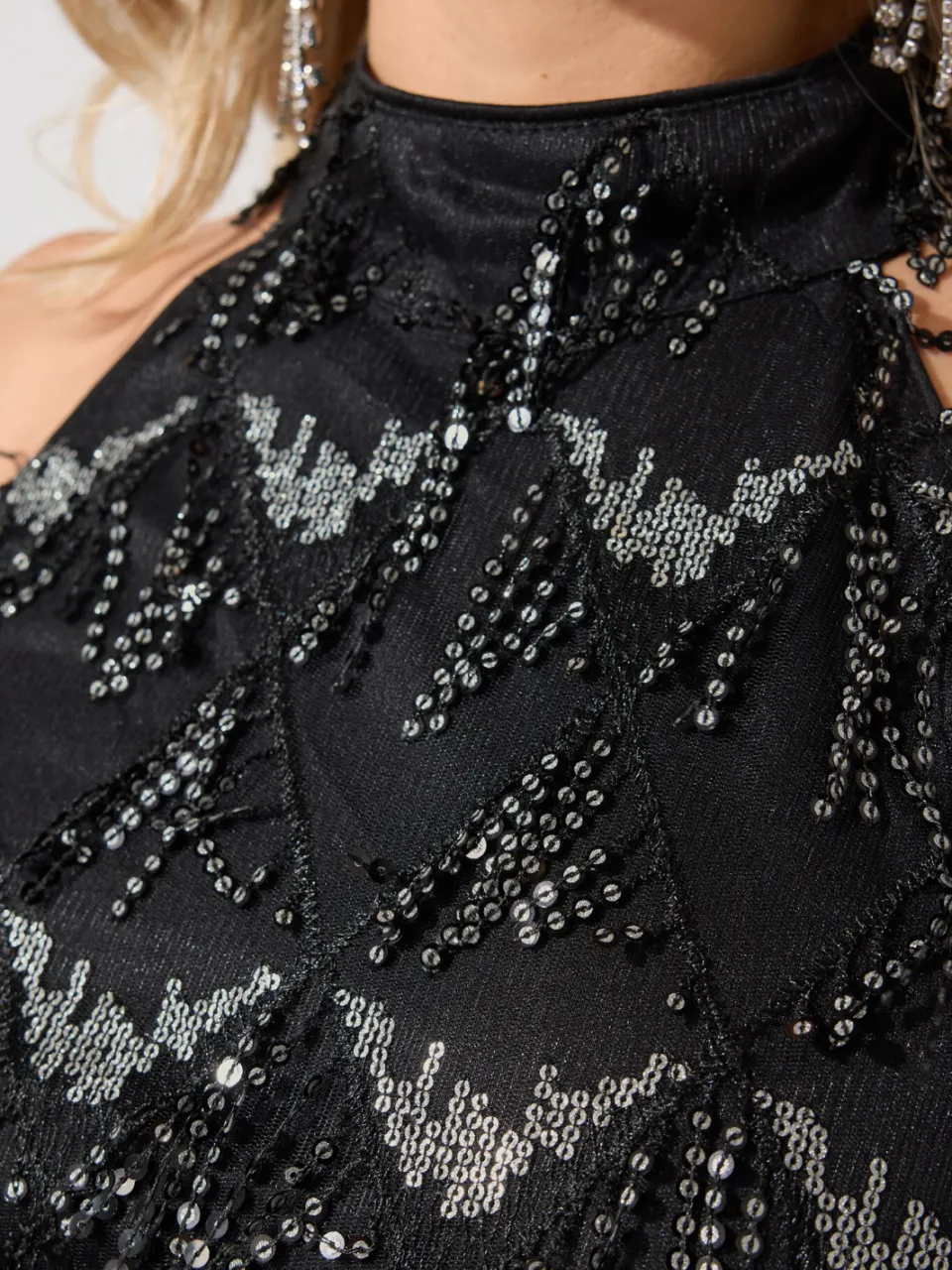 Yours London Curve Chokerjurk Met Zilveren Kwastjes En Pailletten In Zwart, foto 4