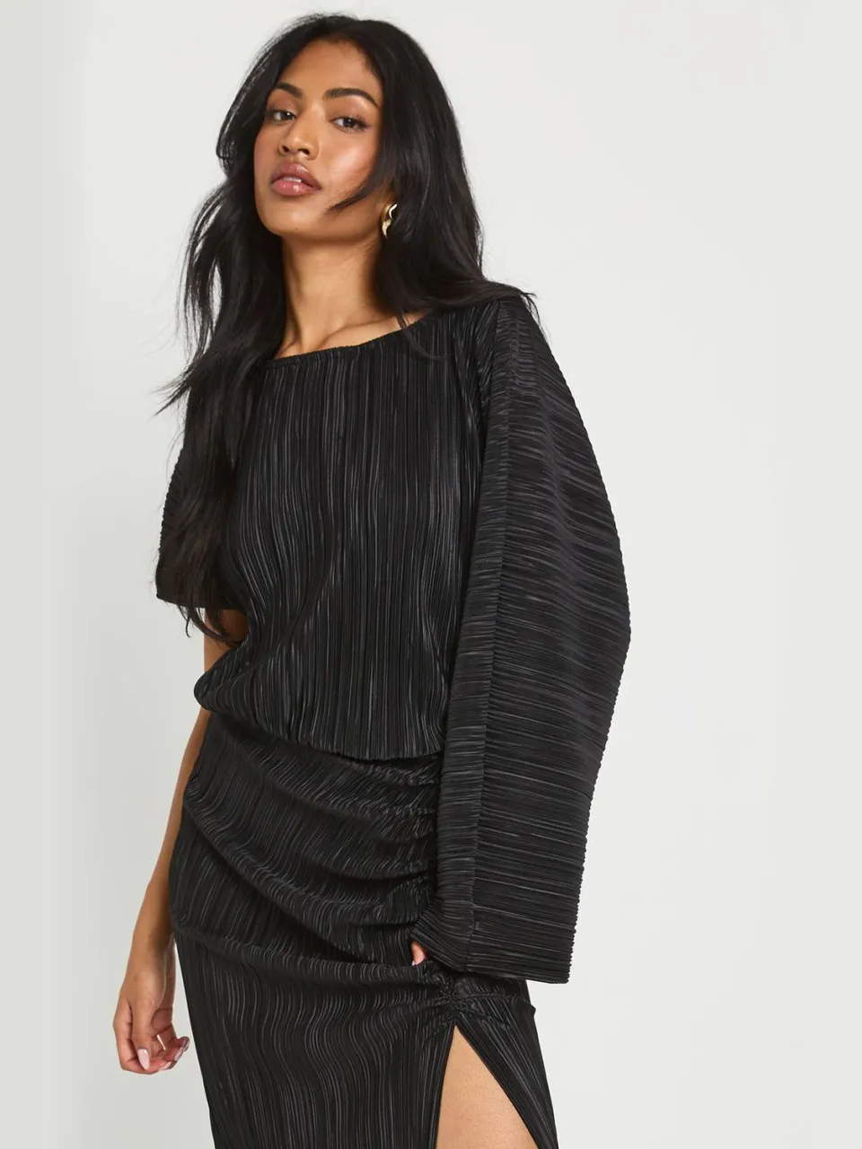 boohoo Dames Plisse Gerufelde Gespleten Maxi Jurk zwart, foto 2