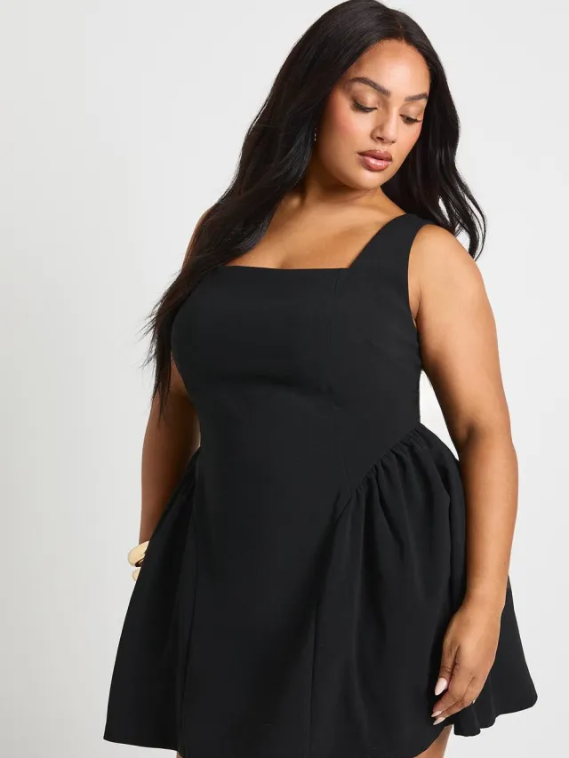 boohoo Dames Plus Vierkante Halslijn Skaterjurk Zwart