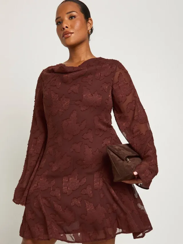 boohoo Dames Plus Burnout cowl-hals voorzijde ruche skaterjurk Chocoladebruin