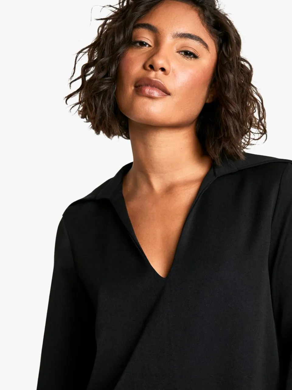 boohoo Dames Hoge kraagdetail geweven getailleerde shiftjurk zwart, foto 2