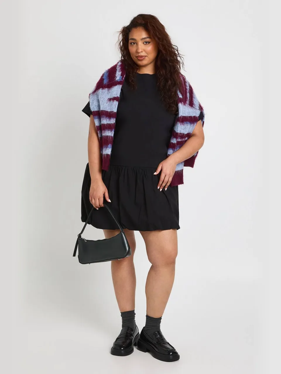 boohoo Dames Plus Pofbal Droppende Zoom Mini-Jurk zwart, foto 2