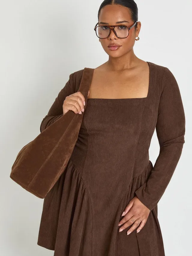 boohoo Dames Plus Cord Melkmeid Skater Jurk Chocoladebruin