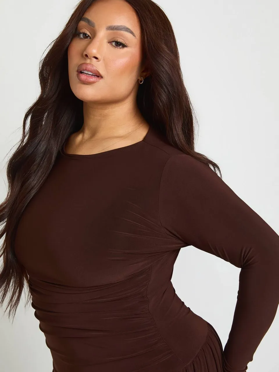 boohoo Dames Plus Soft Gerimpelde Lange Mouw Maxi Jurk chocoladebruin, foto 3