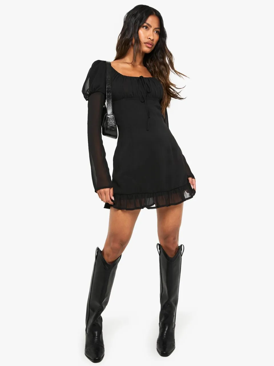 boohoo Dames Gerimpelde chiffon mini-jurk met lange mouwen zwart, foto 2