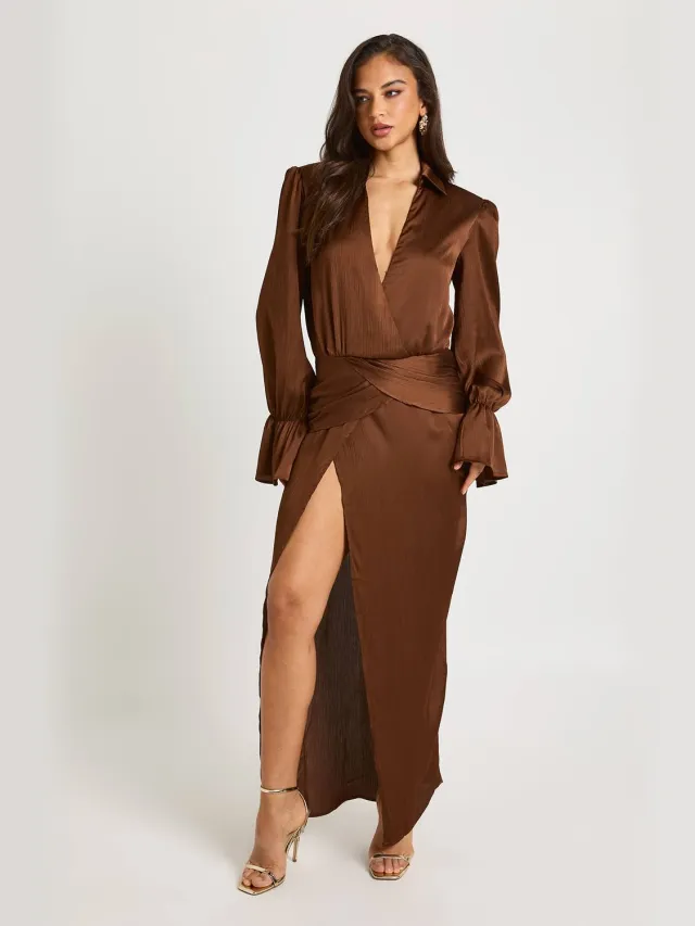 boohoo Dames Satijn Twist Maxi Jurk met split aan de voorkant Chocoladebruin