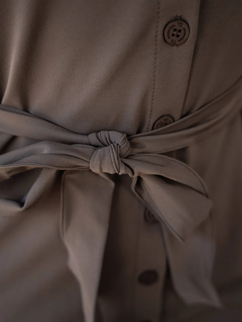 TQ-Amsterdam travelstof midi blousejurk met ceintuur - taupe, foto 3