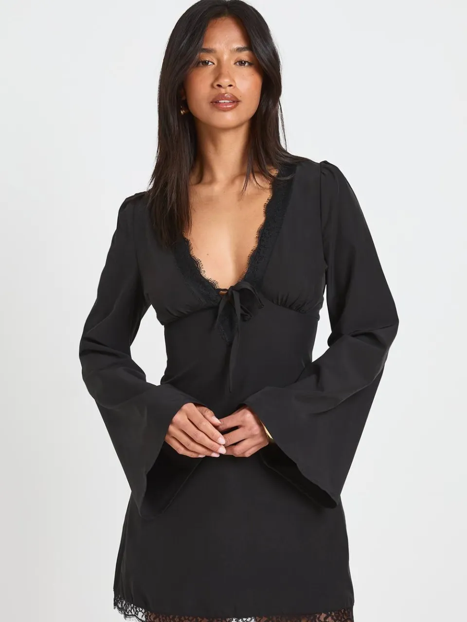 boohoo Dames Petite Mini Jurk Met Uitlopende Mouwen En Kanten Afwerking zwart, foto 2