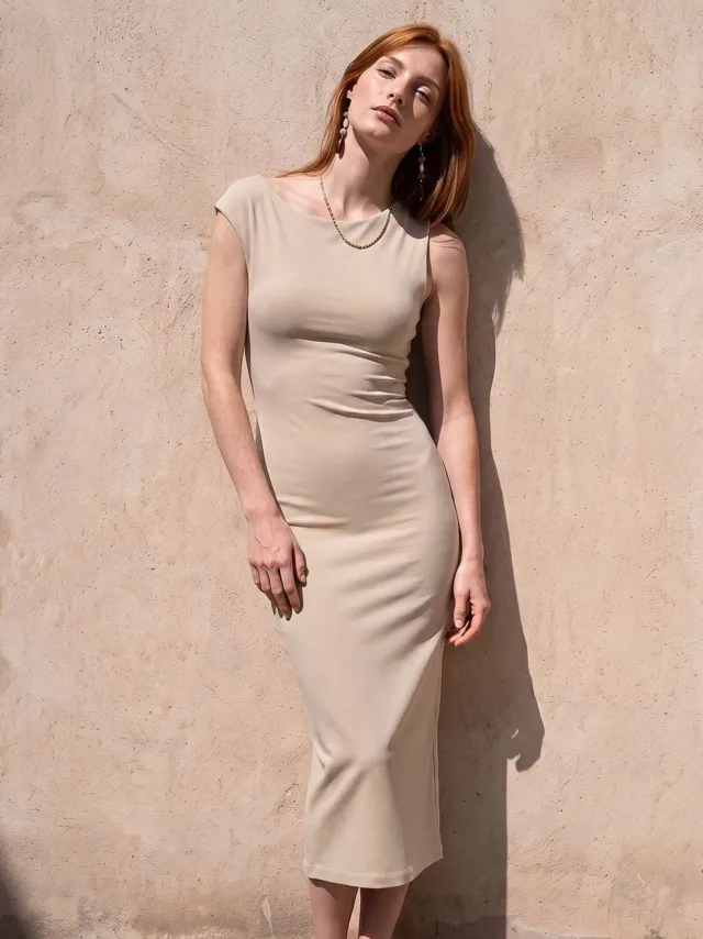 Dilvin Mouwloze Bodycon Midi Jurk Beige