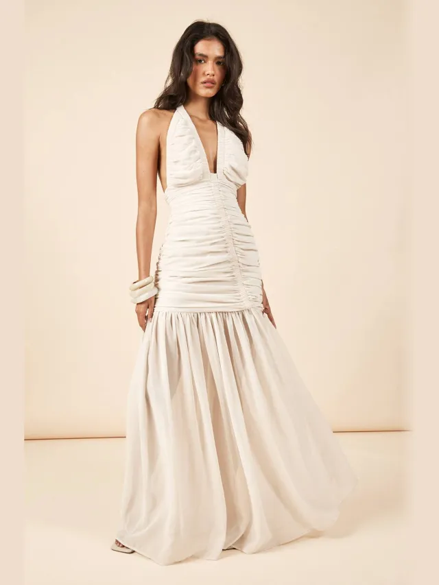 boohoo Dames Chiffon Extreme Geplooid Maxi Jurk Met Diepe Halslijn Crème