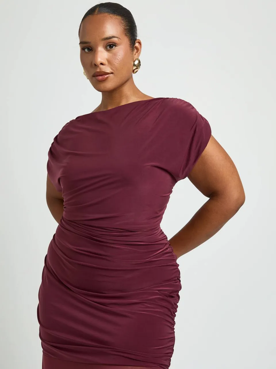 boohoo Dames Plus Gerimpeld Lijfje Asymmetrische Hals Maxi Jurk pruim, foto 3