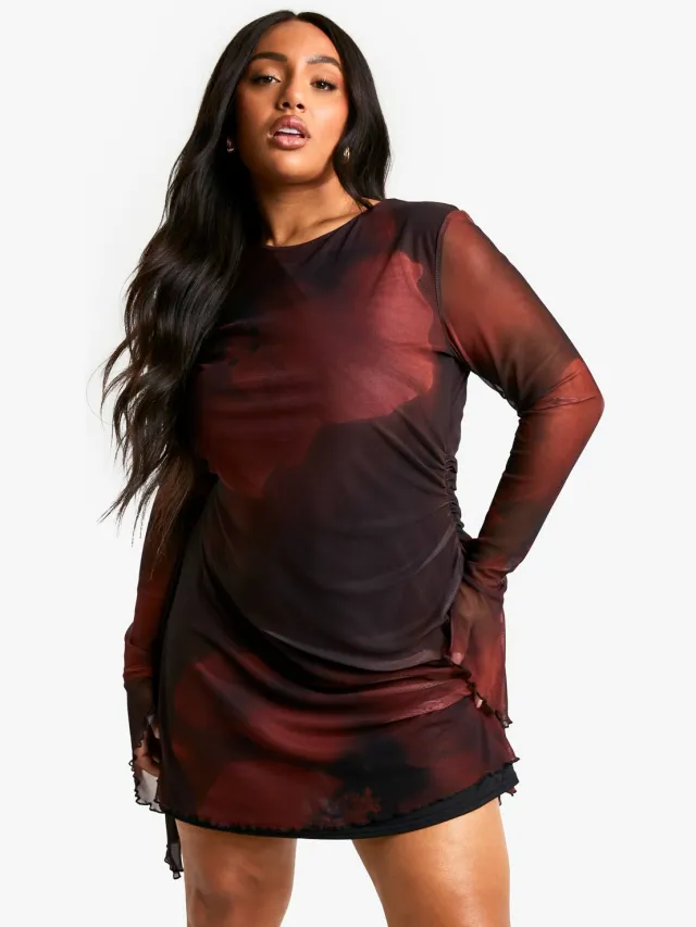 boohoo Dames Plus Blurred Floral Shiftjurk met Uitlopende Mouwen Bordeaux Rood
