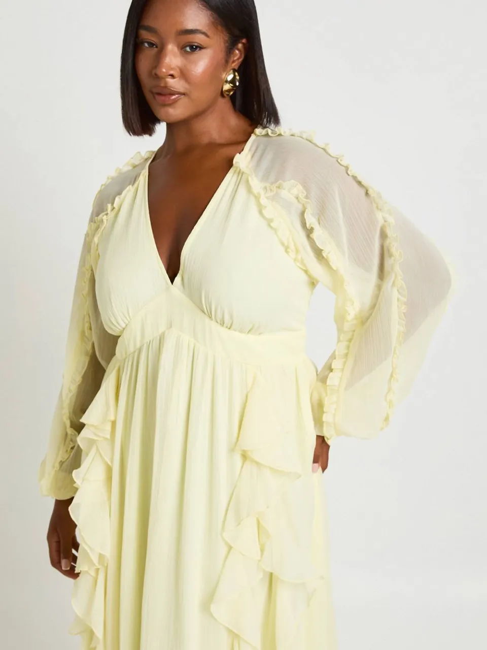 boohoo Dames Plus Chiffon Lange Mouw Ruches Maxi Jurk citroen, foto 4