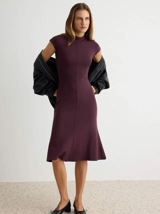 Trendyol TRENDYOLMİLLA Dames Bordeauxrood Effen Midi Kort Bodycon Jurken, foto 2