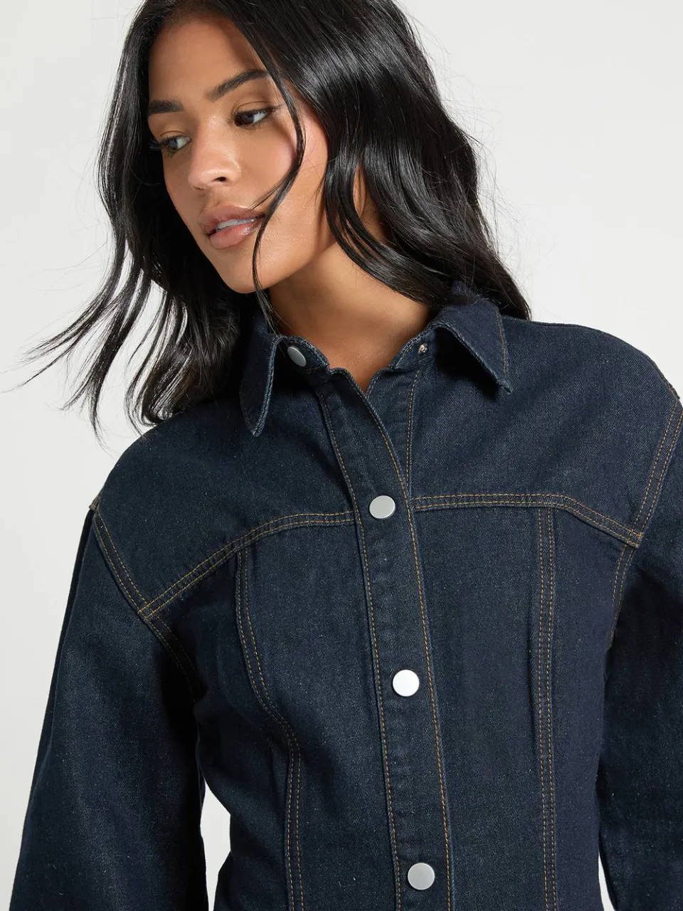 boohoo Dames Extra lange denimjurk met lange mouwen en getailleerde taille, foto 3