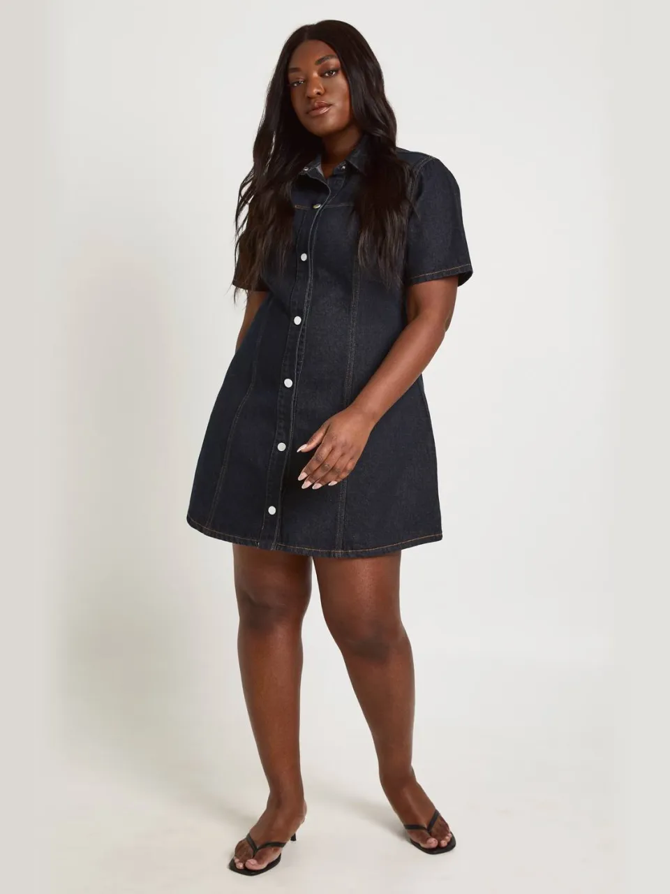 boohoo Dames Plus Korte Mouw Denim Jurk Met Getailleerde Taille, foto 3
