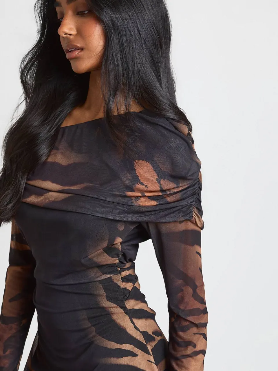 boohoo Dames Eenschouder Tonale Dierenprint Mini Jurk zwart, foto 3