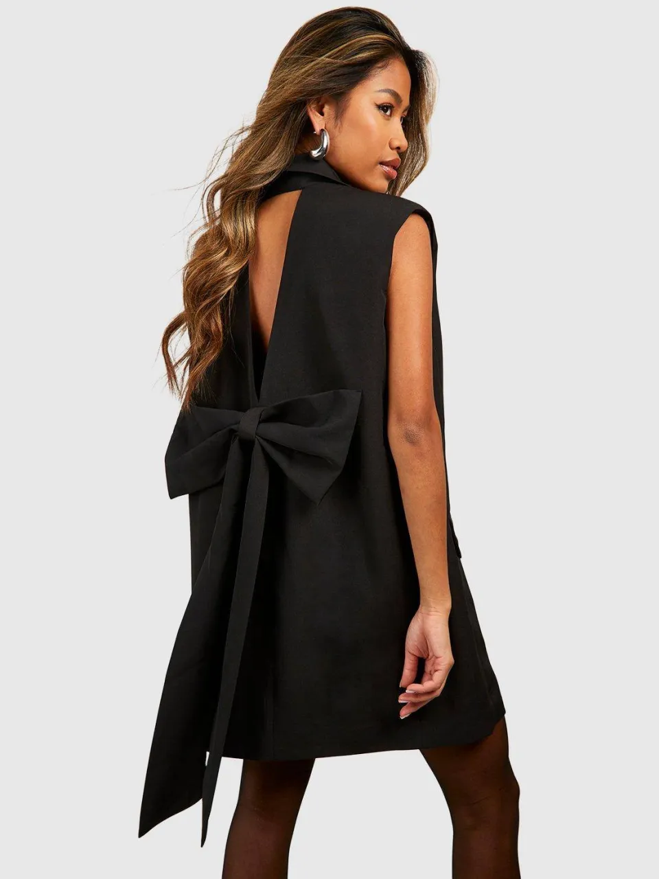 boohoo Dames Open Bow Back Tailored Blazer Dress zwart, foto 2