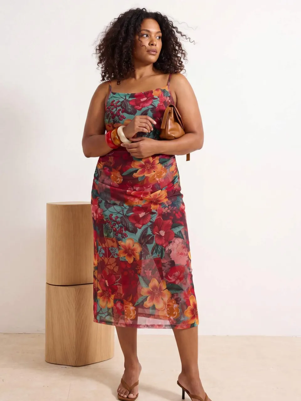 Trendyol Curve Dames Meerkleurig Bloemen Midi Mouwloos Recht Grote maten Jurk veelkleurig, foto 2
