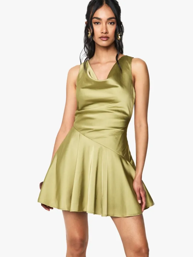 boohoo Dames Satijnen mini-jurk met verlaagde taille Verstandig