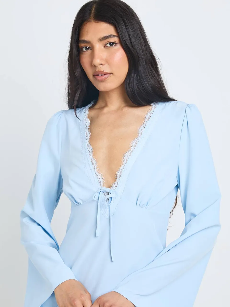 boohoo Dames Mini-jurk Met Uitlopende Mouwen En Kanten Afwerking poederblauw, foto 4