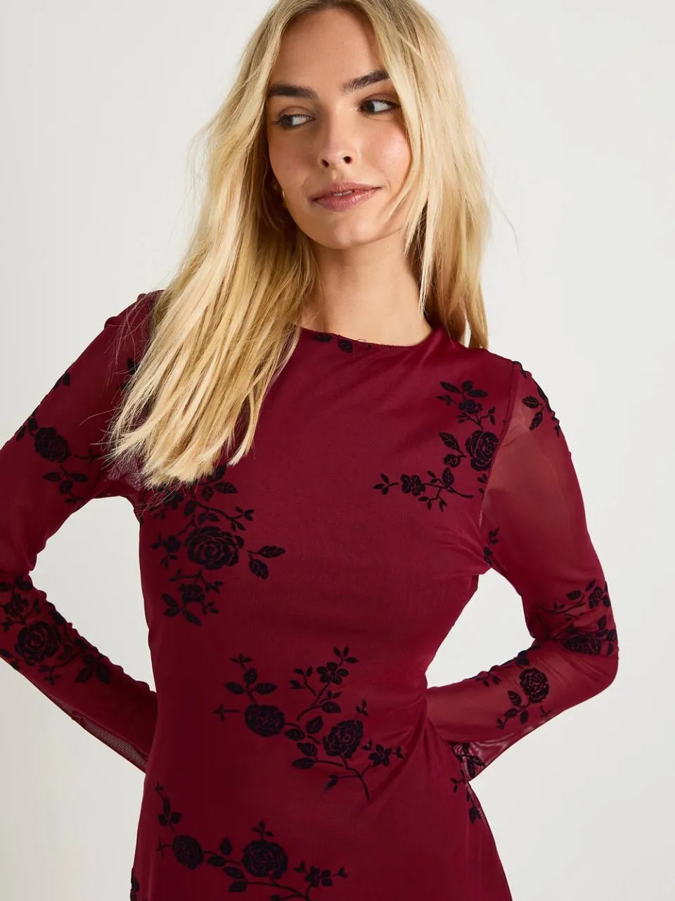 boohoo Dames Devore mini-jurk met uitlopende mouwen wijn, foto 4