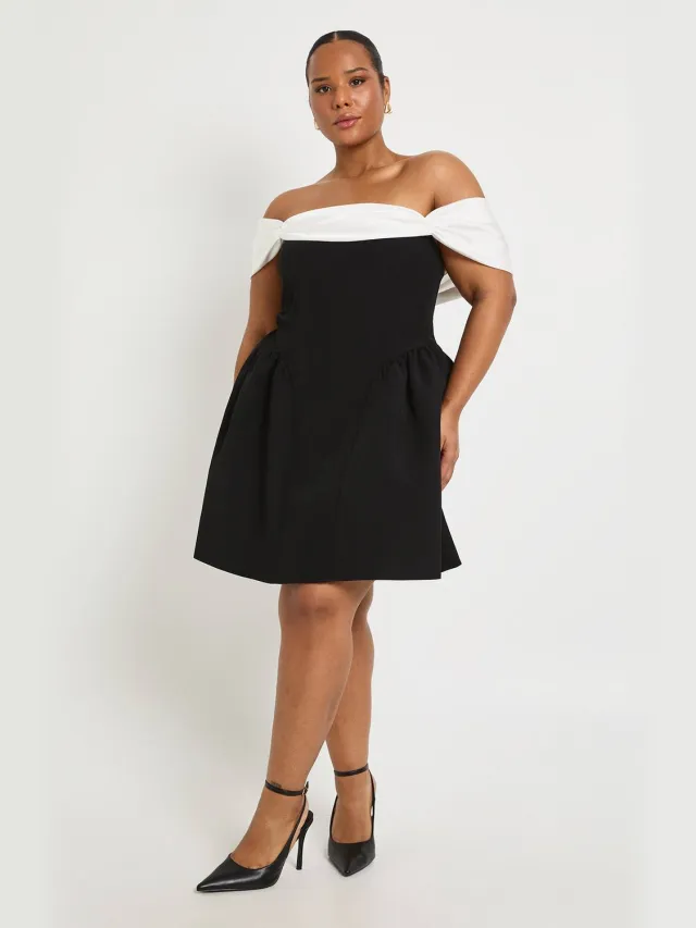 boohoo Dames Mini skaterjurk met gedrapeerd detail in extra contrast Zwart