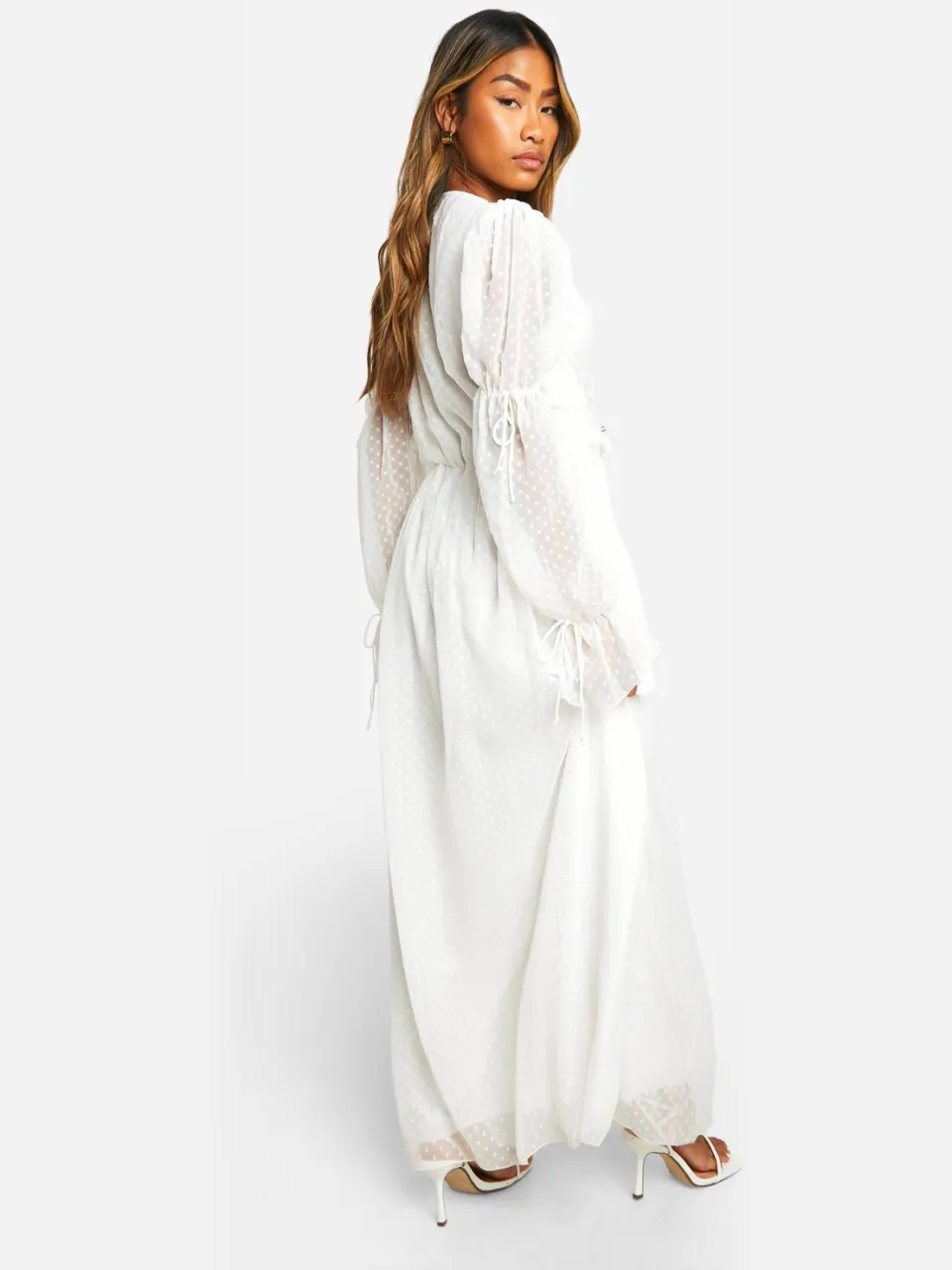 boohoo Dames Dobby Ruffle Maxi Jurk crème, foto 2