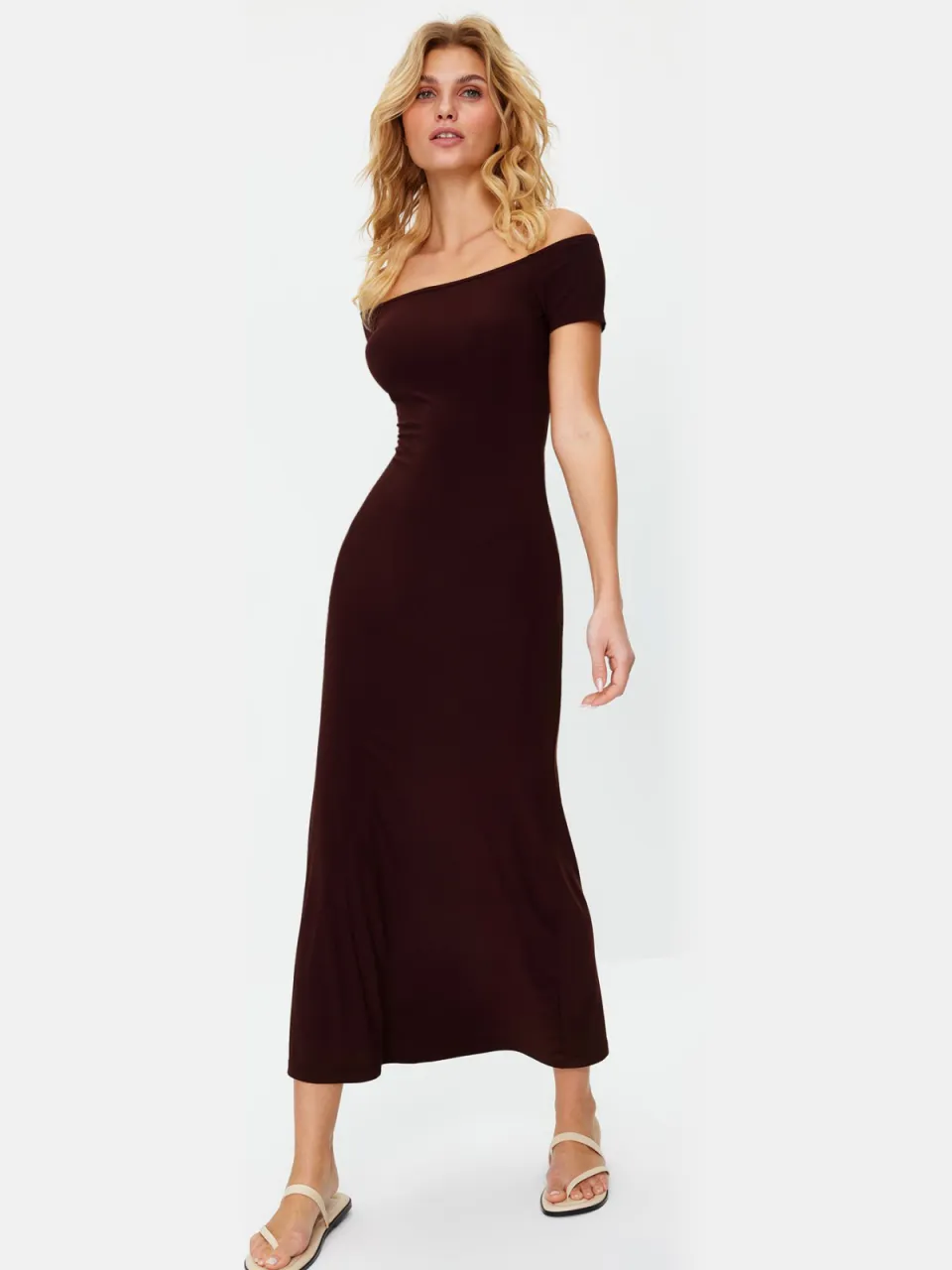 Trendyol TRENDYOLMİLLA Dames Bruin Effen Maxi Kort Casual Bodycon Jurken, foto 2