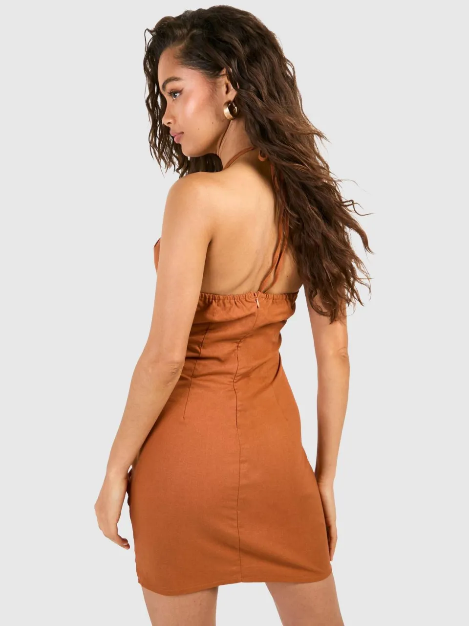 boohoo Dames Linnen Look Parel Detail Halternek Mini Jurk terracotta, foto 2