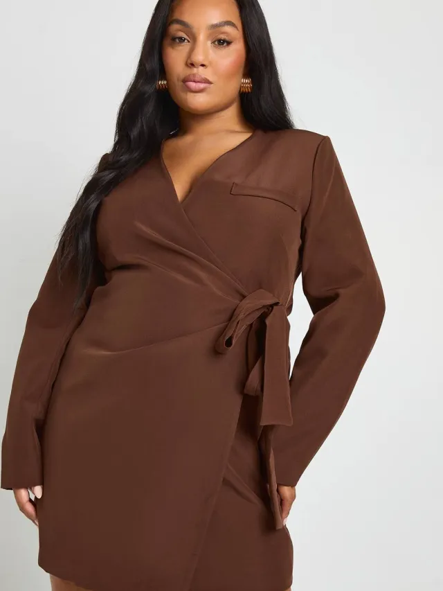boohoo Dames Plus Strik-Zijde Omslag Op Maat Gemaakte Jurk Chocoladebruin