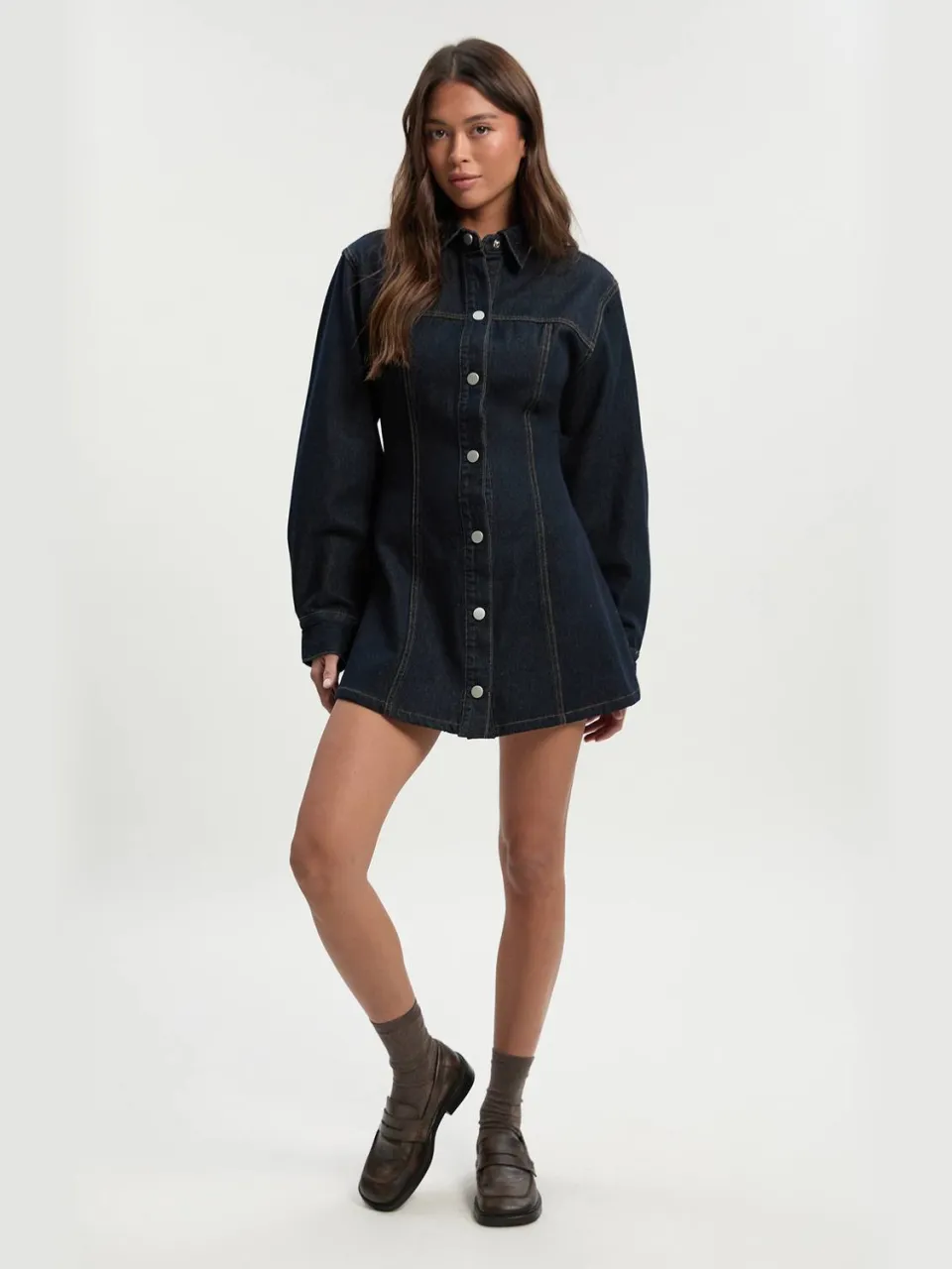 boohoo Dames Denimjurk met lange mouwen en getailleerde taille, foto 2