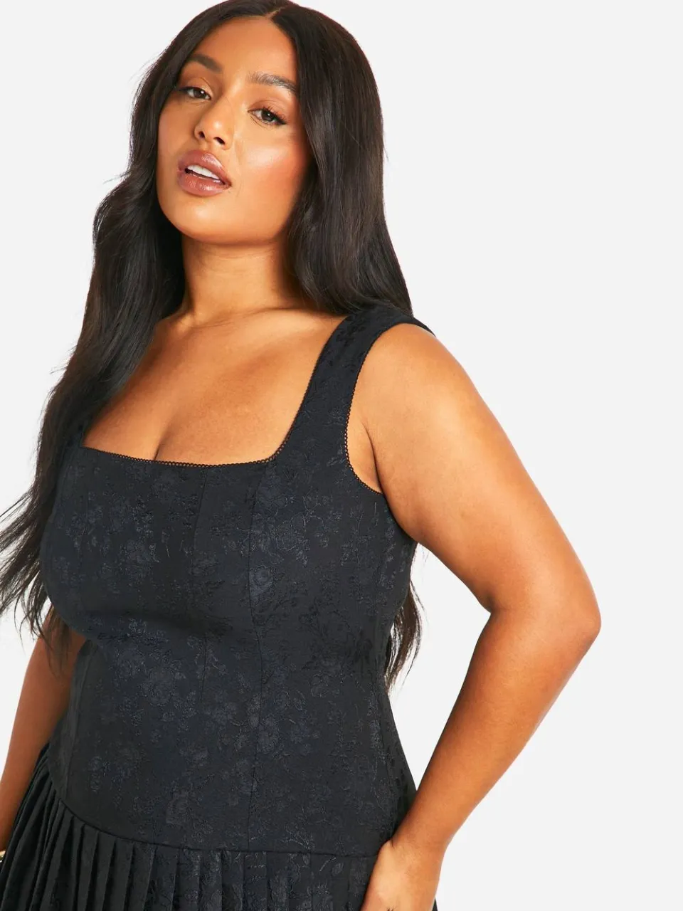 boohoo Dames Plus Satin Gerafelde Ruffle-zoom Jurk zwart, foto 4