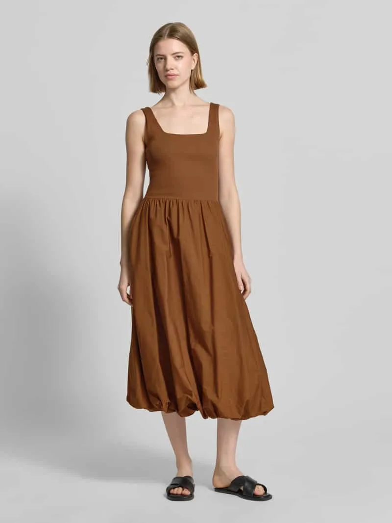Rich & Royal Knie-lange bubble jurk met carré-halslijn Cognac