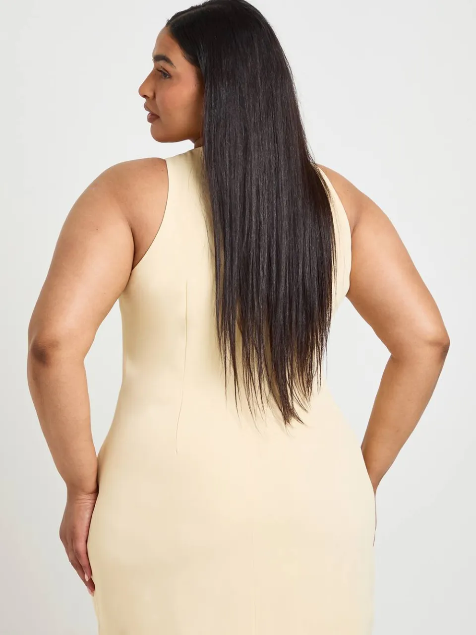 boohoo Dames Getailleerde Mini-jurk Met Knoopsluiting Aan De Voorkant In Plusmaat boter, foto 2