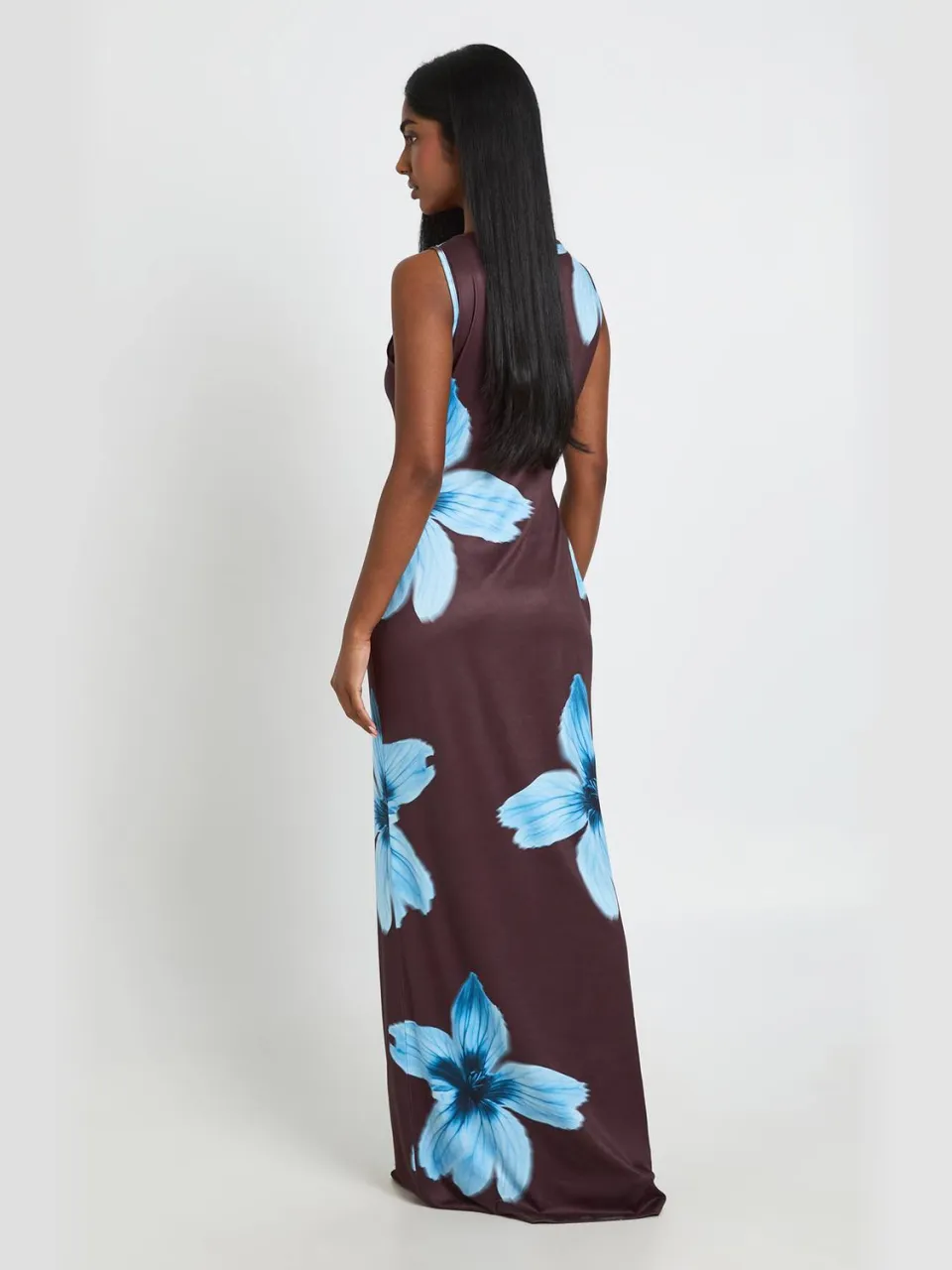 boohoo Dames Basic Maxi Jurk Met Carmen Hals Super Zacht chocoladebruin, foto 2