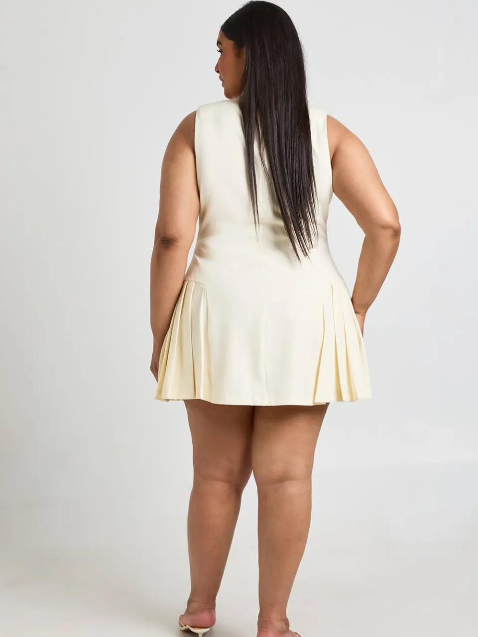 boohoo Dames Plus Getailleerde Geplooide Skater Mouwloze Blazer Jurk ivoor, foto 2