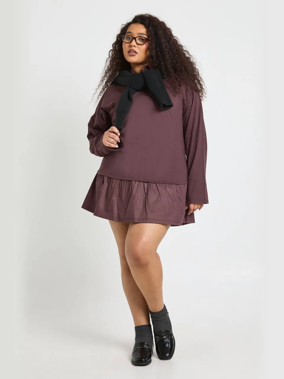 boohoo Dames Plus Frill Zoom T-Shirt Jurk chocoladebruin, foto 2