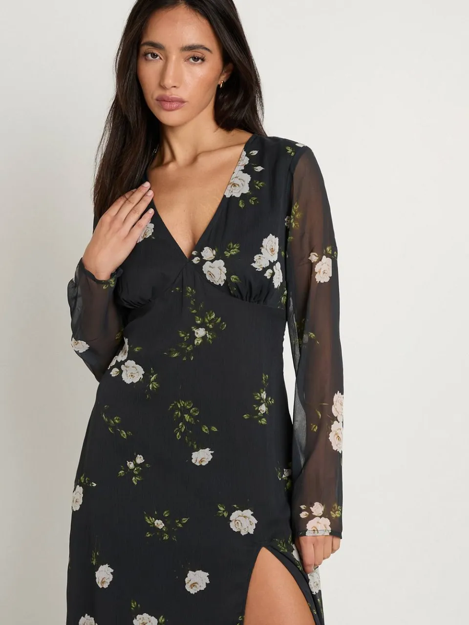 boohoo Dames Gebloemde Chiffon Maxi Jurk Met Ruches zwart, foto 3