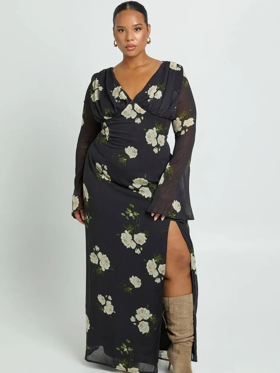 boohoo Dames Plus Bloemen Chiffon Diepe Hals Maxi Jurk zwart, foto 2