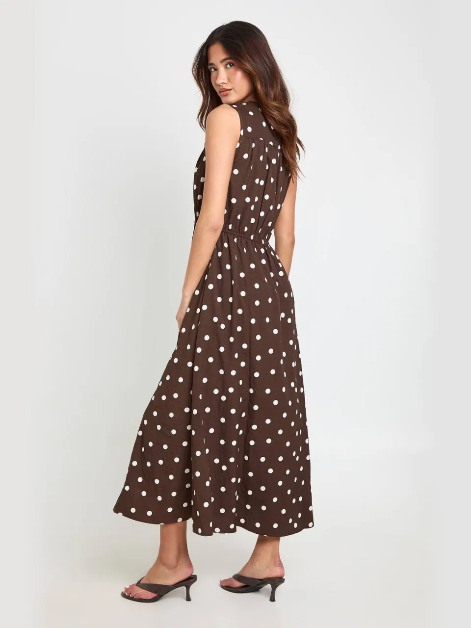 boohoo Dames Polkadot Jurk Met Strikdetail Midaxi Lengte chocoladebruin, foto 2