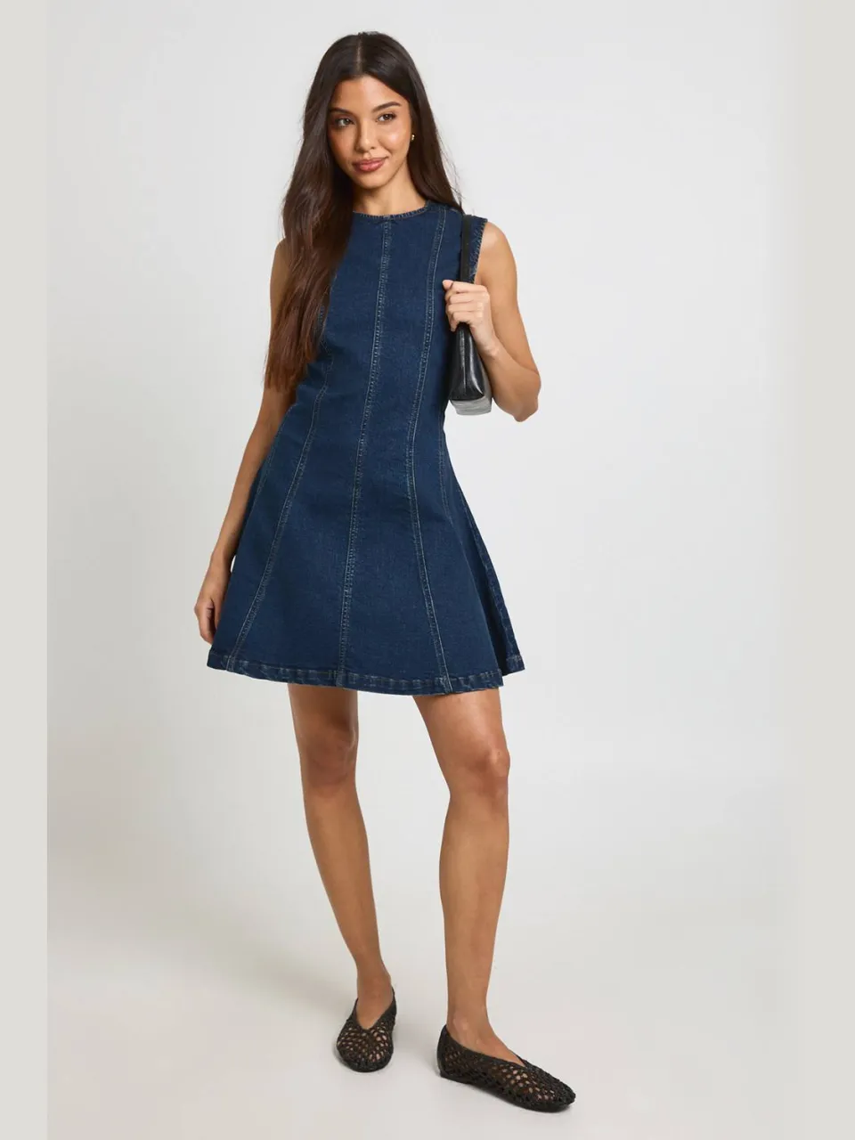 boohoo Dames Mouwloze Denim Mini Jurk Met Naaddetail, foto 3