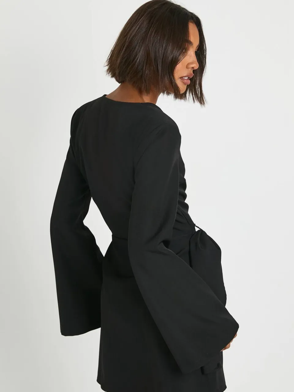 boohoo Dames Lange kraagloze blazerjurk met drapering en banden op de taille zwart, foto 2