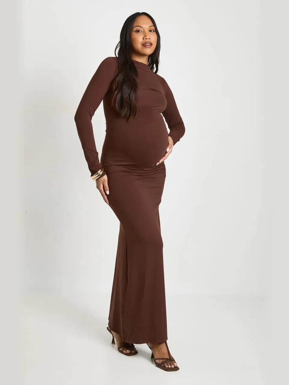 boohoo Dames Zwangerschaps Maxi Jurk Met Gerimpeld Detail Aan De Zijkant chocoladebruin, foto 3
