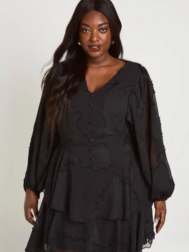 boohoo Dames Plus Bloemen Burnout Volume Mouw Ruche Zoom Skater Jurk zwart