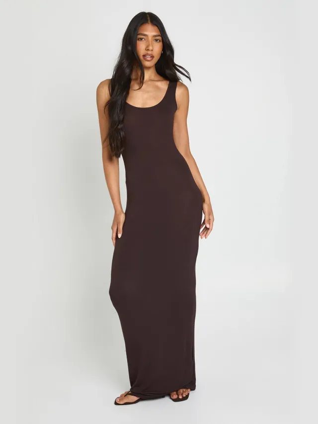 boohoo Dames Tall Basic Maxi Jurk Met Ronde Hals Chocoladebruin