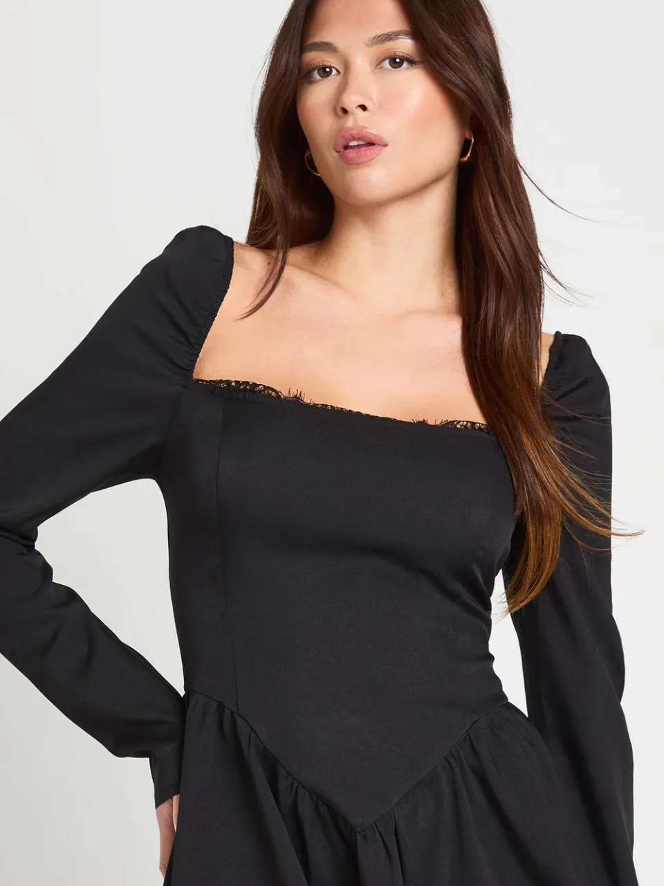 boohoo Dames Melkmeisje-jurk met kanten afwerking en lage taille zwart, foto 4