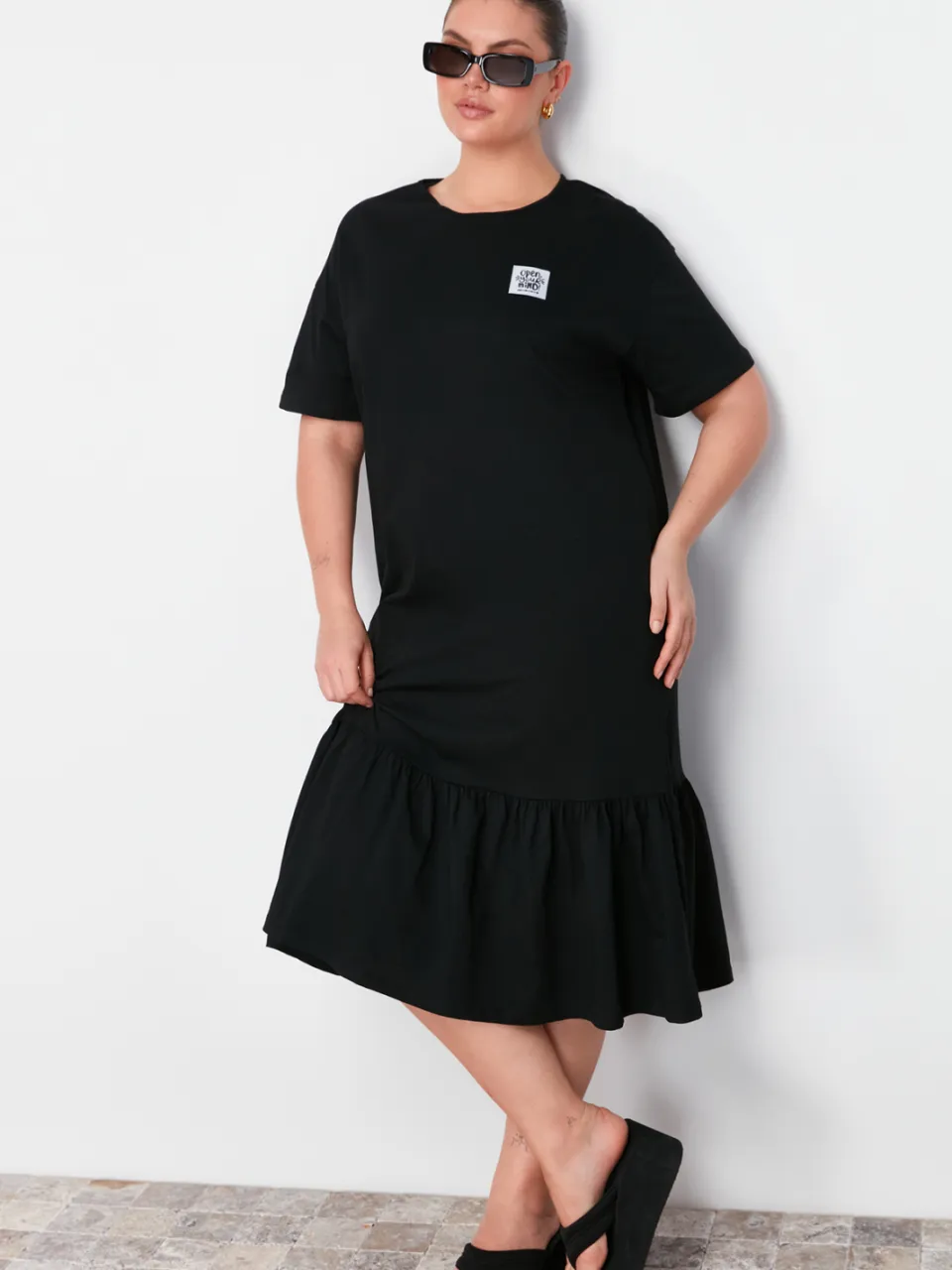 Trendyol Curve Dames Zwart Slogan Midi Kort Casual Recht Grote maten Jurk, foto 2