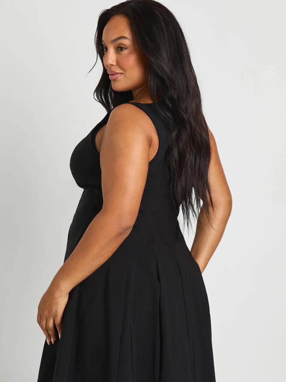 boohoo Dames Plus Bengaline Racer Hals Geplooide Skaterjurk zwart, foto 2